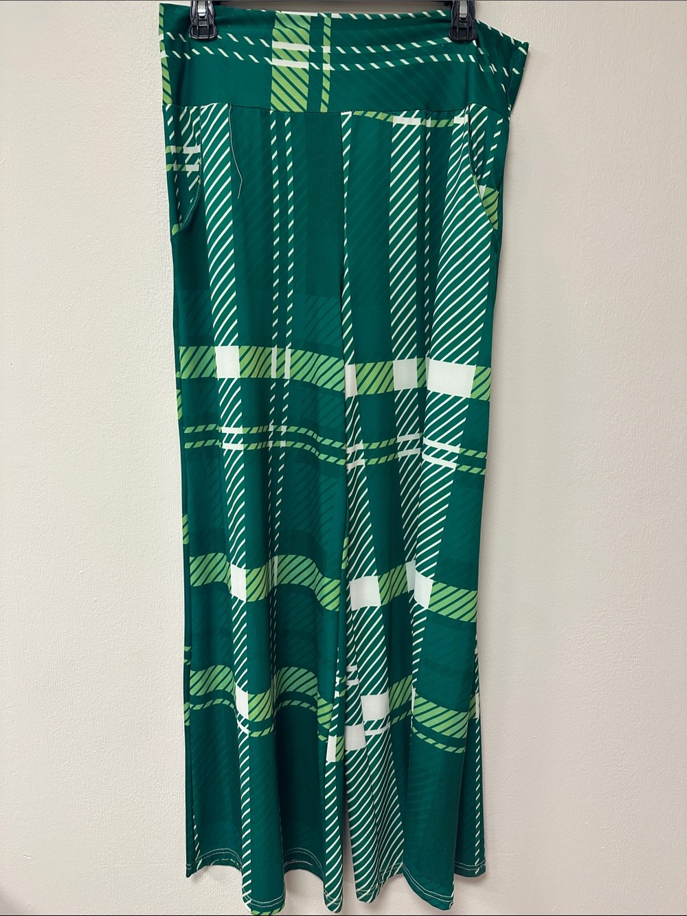 BonAppleTea Green Plaid Maxi Pants - Women